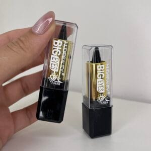 Delineador y labial negro